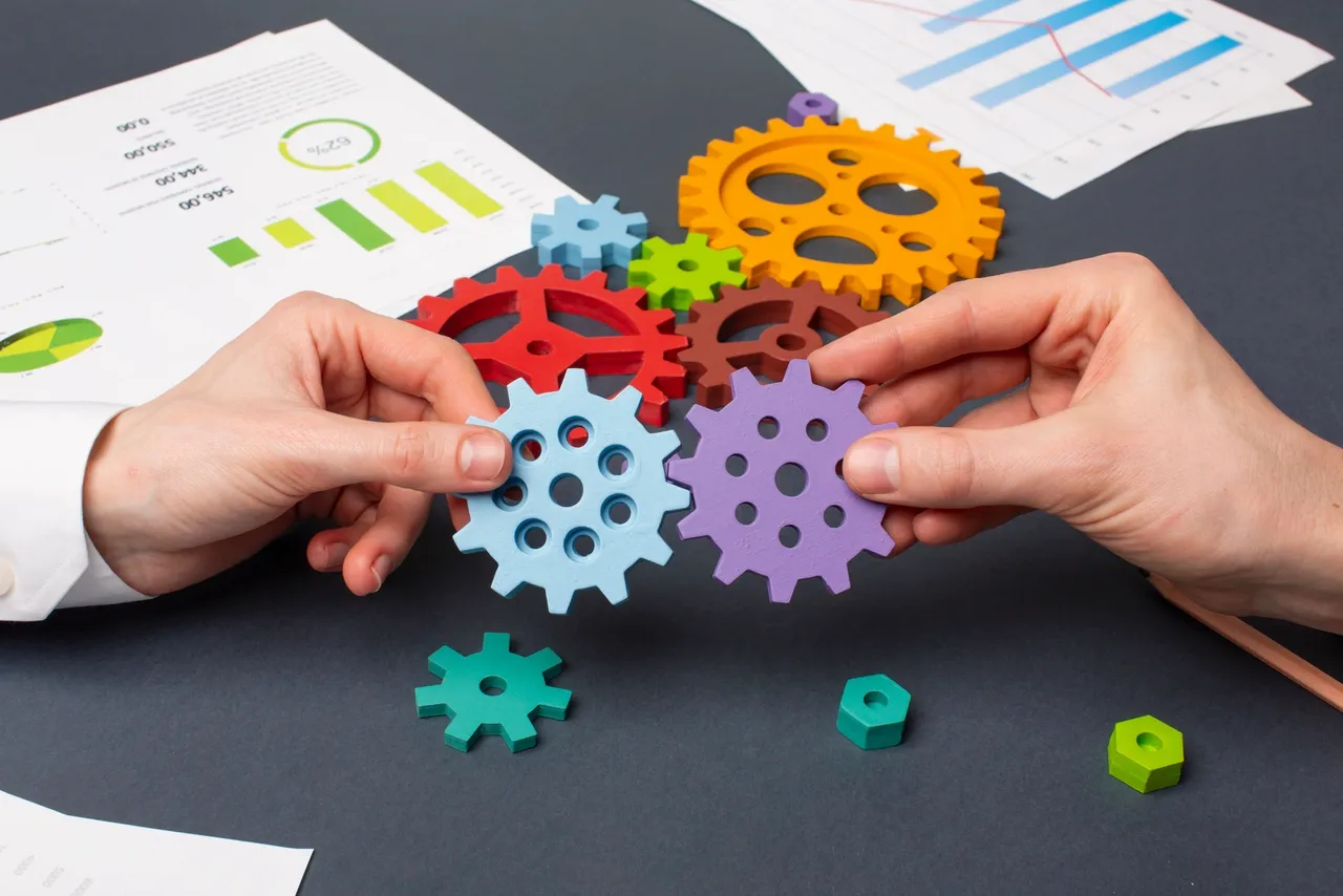 Knowledge Mining in Finance: Risk Assessment and Management